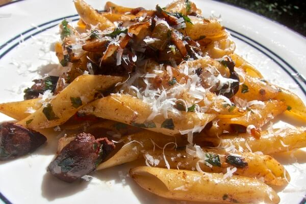 Men Who Like to Cook – David Latt: Anchovies and Chicken Livers Make a Home with Pasta