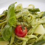 Linguine with Pesto Sauce, French Beans and Potatoes