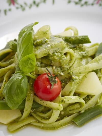Linguine with Pesto Sauce, French Beans and Potatoes